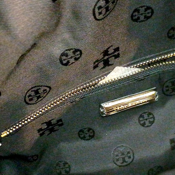 VERY RARE BRAND NEW Tory Burch Taylor Convertible Foldover Crossbody - Picture 10 of 16